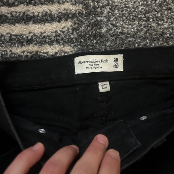 Abercrombie & Fitch Jeans The Flare Ultra High Rise Black Wash Dark 25 0s short - Picture 8 of 9